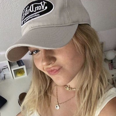 lilyhslwt's profile picture