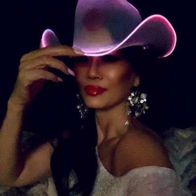 the REAL Queen Bee's profile picture