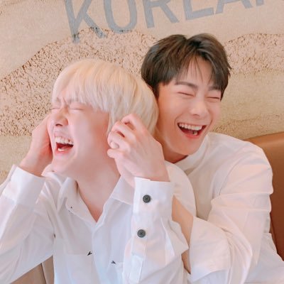 J 🌙's profile picture