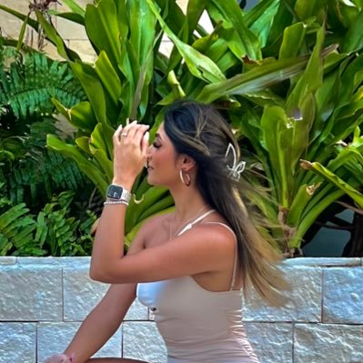 pari's profile picture