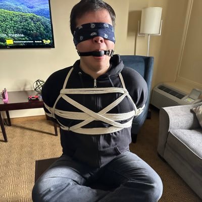 KidnappedConvrs's profile picture