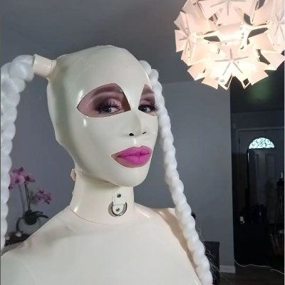 LatexLara's profile picture