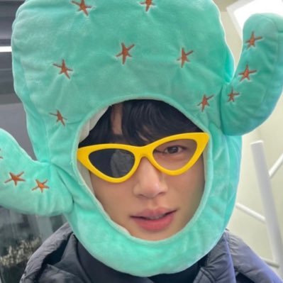 40's profile picture