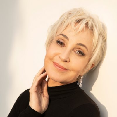 Annie Potts's profile picture