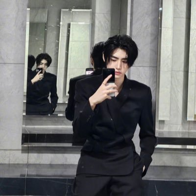 emo00000love's profile picture