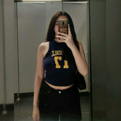 ऋ 🦋's profile picture