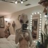 B's profile picture