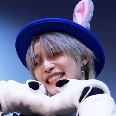 뉴's profile picture