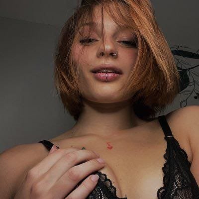 SCHOOLGIRL37054's profile picture