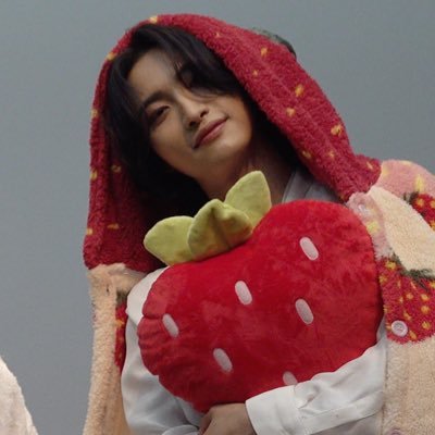 b's profile picture