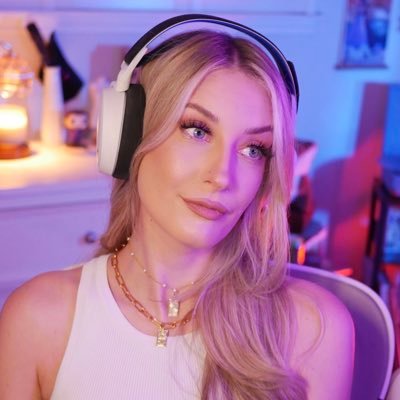 basicwitgirl's profile picture