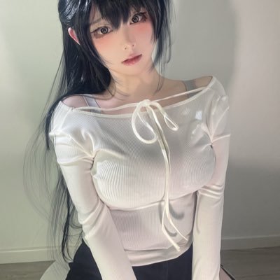 q0zxA1R6Y127NE9's profile picture