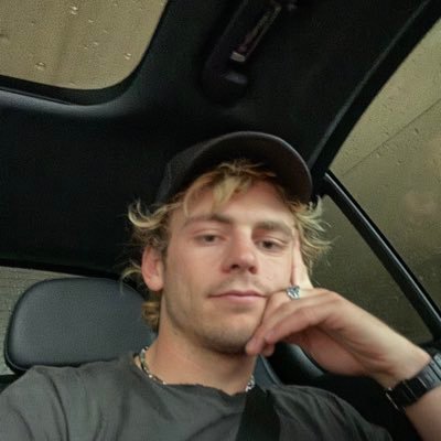 Ross Lynch's profile picture