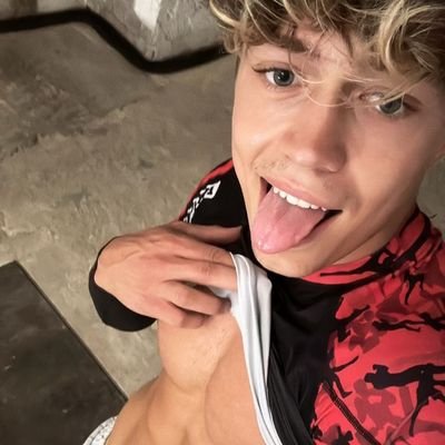 Fajne82389420's profile picture