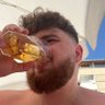 Lewis profil fotoğrafı
