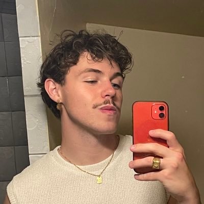 𝐕𝐚𝐥𝐞𝐧𝐭𝐢𝐧 ☀️'s profile picture