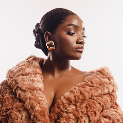 SympLySimi's profile picture