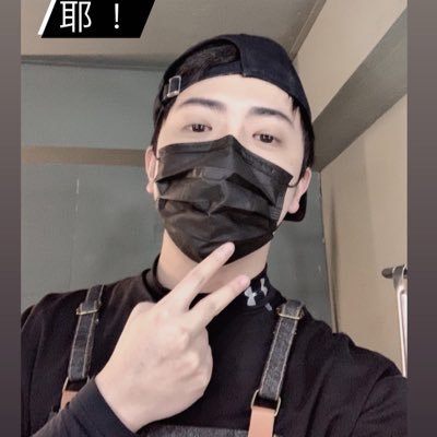V's profile picture