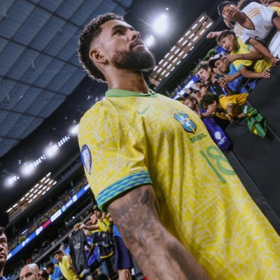 Douglas Luiz's profile picture
