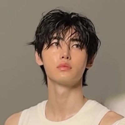 miki saw enha's profile picture