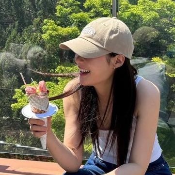 kdora_life24's profile picture