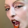 la dame qui déjeune profil fotoğrafı