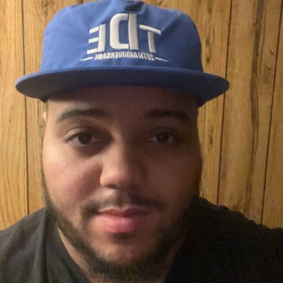 DLUXTHACHAMP's profile picture