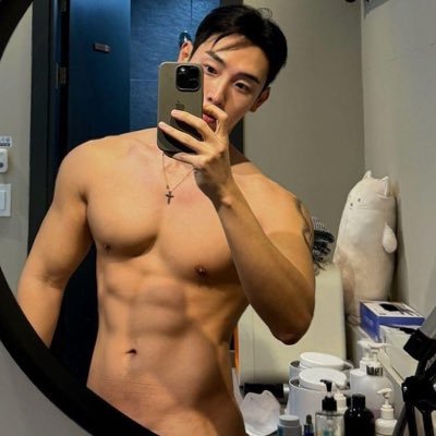 HennyPhamNguyen's profile picture