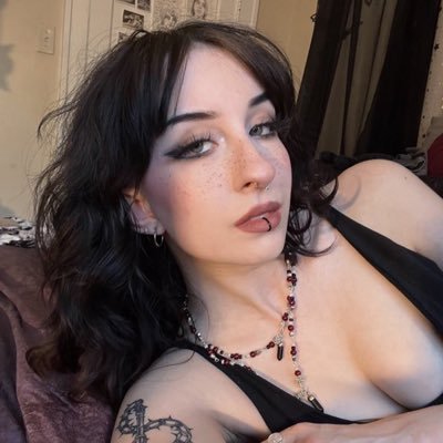 𝖗𝖔𝖗𝖞 ⚔️'s profile picture