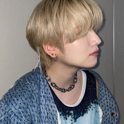 。's profile picture