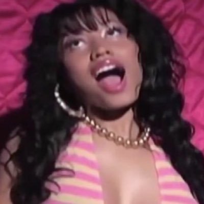 pinkfridaytew's profile picture