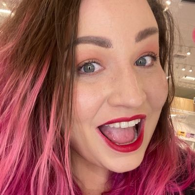 NerdeePinkPanda's profile picture