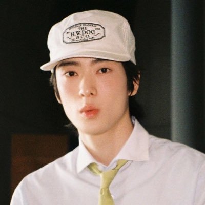 90sloveyuno's profile picture