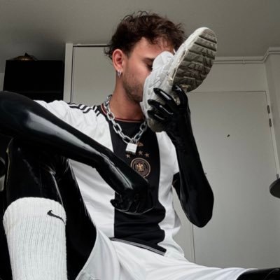 KinkSubber (10K)'s profile picture