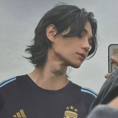 мêℓ ♡ | #1 holding on defender's profile picture