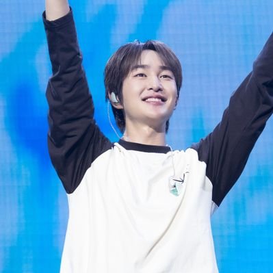 ywbONEW's profile picture