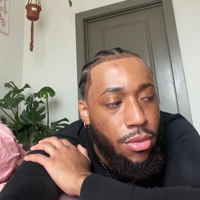 E ♡'s profile picture