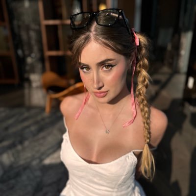 Bronwin Aurora's profile picture