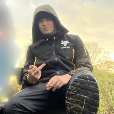 L's profile picture