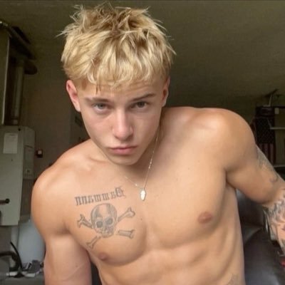 SluttyDudes's profile picture
