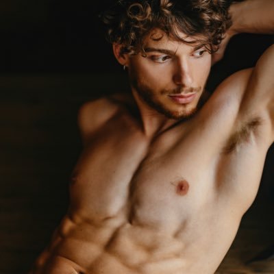 ad's profile picture