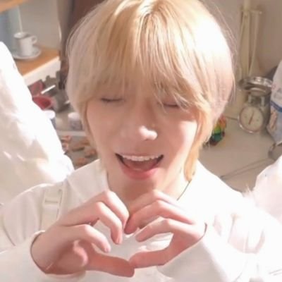 밤's profile picture