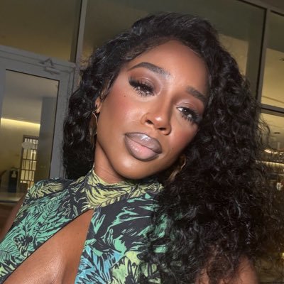 RENEE🤍's profile picture