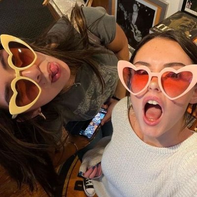 LesbianshowTv's profile picture