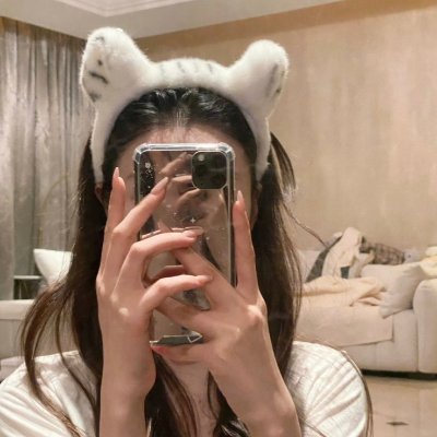 LindsaySav91972's profile picture