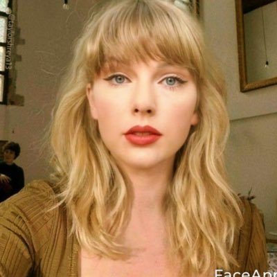 akaroliinee's profile picture