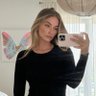 Teen (follow for a free nude)'s profile picture
