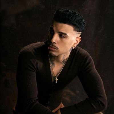 ℝ's profile picture