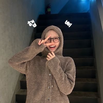 LizTopaz1121's profile picture