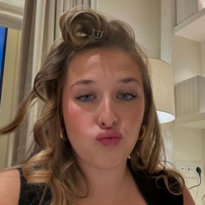 𝐞𝐥𝐢𝐬𝐚 💋's profile picture